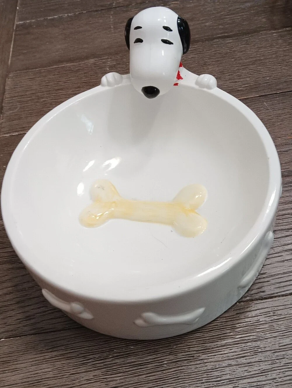 White Dog Ceramic Bowl with Snoopy-Style Accent - Pet Feeding Dish